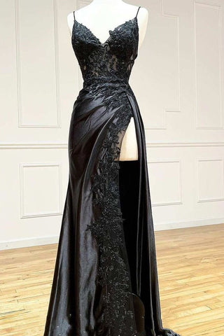Erstaunliches langes schwarzes ärmelloses Ballkleid aus Spitze mit V-Ausschnitt und Spaghettiträgern und Schlitz