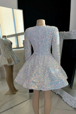 Erstaunliches Mini-Ballkleid in A-Linie mit V-Ausschnitt und Perlenbesatz
