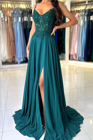 Attraktives langes grünes A-Linien-Ballkleid mit Spaghettiträgern und Schlitz
