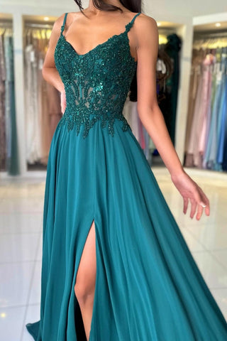 Attraktives langes grünes A-Linien-Ballkleid mit Spaghettiträgern und Schlitz