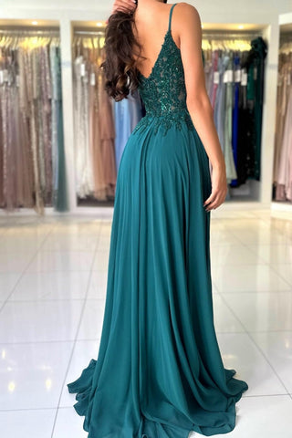 Attraktives langes grünes A-Linien-Ballkleid mit Spaghettiträgern und Schlitz