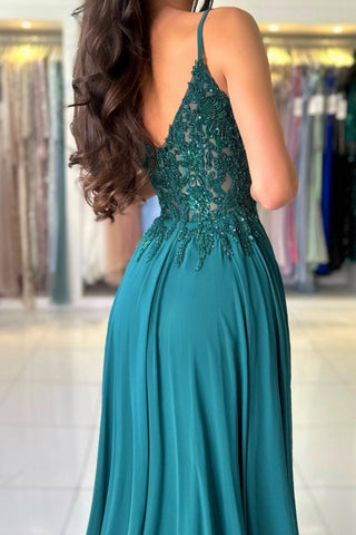 Attraktives langes grünes A-Linien-Ballkleid mit Spaghettiträgern und Schlitz