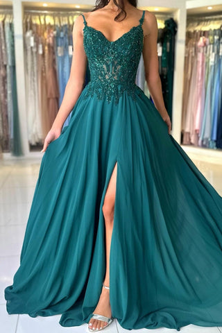 Attraktives langes grünes A-Linien-Ballkleid mit Spaghettiträgern und Schlitz