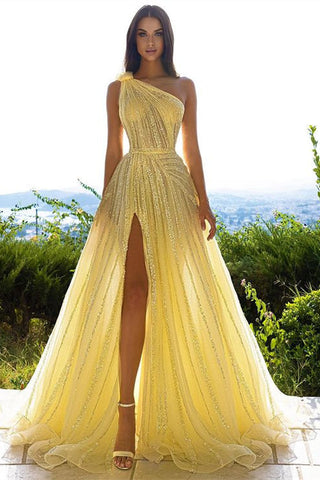 A-Linien-Ballkleid aus gelbem Tüll mit One-Shoulder-Ausschnitt, Schlitz vorne und Pailletten