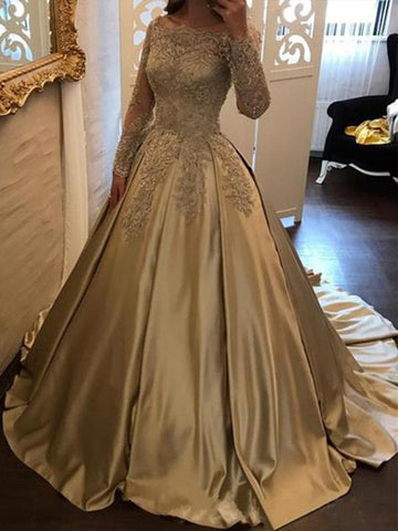 Ballkleid mit langen Ärmeln und schulterfreier Applikation aus Satin