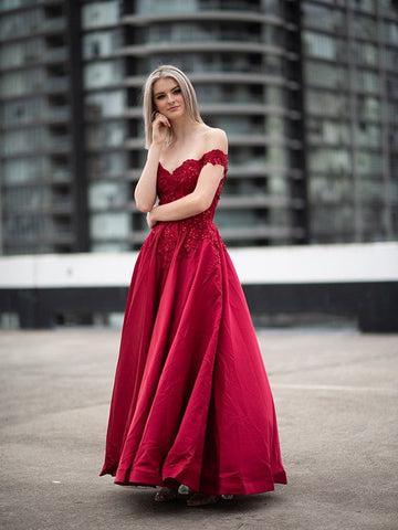 Ballkleid Off-the-Shoulder Satin Applique Ärmellos Bodenlang Ballkleider