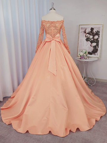 Duchesse-Linie Satin Lange Ärmel Perlen verziert Off-the-Shoulder Hof-schleppe Ballkleider