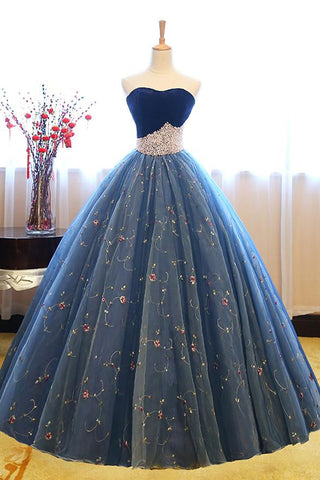 Vestido de fiesta formal azul oscuro con bordado de perlas y sin tirantes