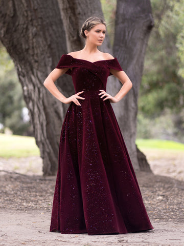 Vestido de fiesta de terciopelo con escote barco y largo hasta el suelo