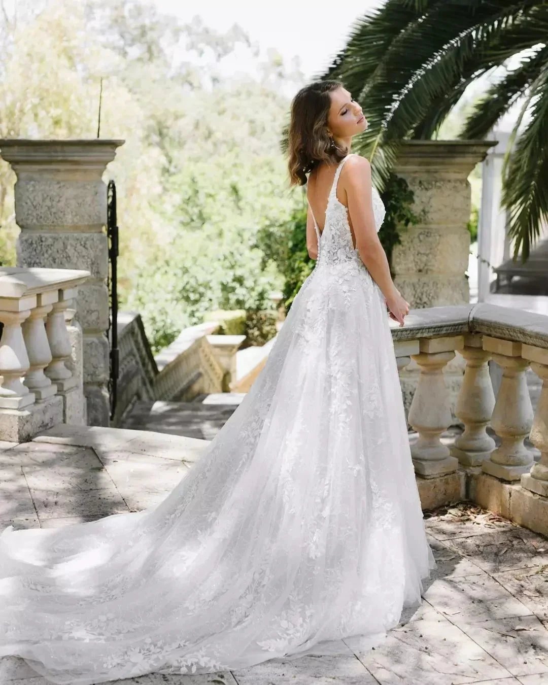 Beautiful A-Line Lace Scoop Sleeveless White Long Wedding Dress With Appliques by misshow.com