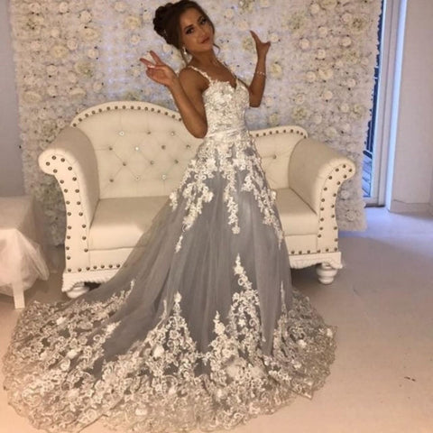 Wunderschönes A-Linien-Ballkleid mit langem, ärmellosem Herzausschnitt und Spitze