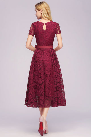 Hermosos vestidos de dama de honor cortos de encaje con escote en V y manga corta