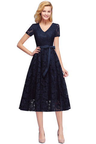 Hermosos vestidos de dama de honor cortos de encaje con escote en V y manga corta