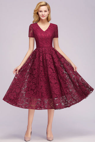 Hermosos vestidos de dama de honor cortos de encaje con escote en V y manga corta