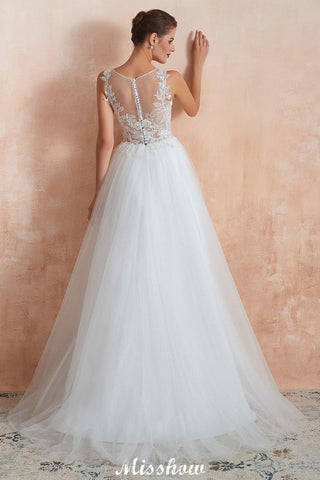 Wunderschönes weißes Brautkleid mit Bateau-Ausschnitt und glitzernden Pailletten
