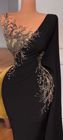 Hermoso vestido de fiesta largo de sirena negro con encaje y cuentas