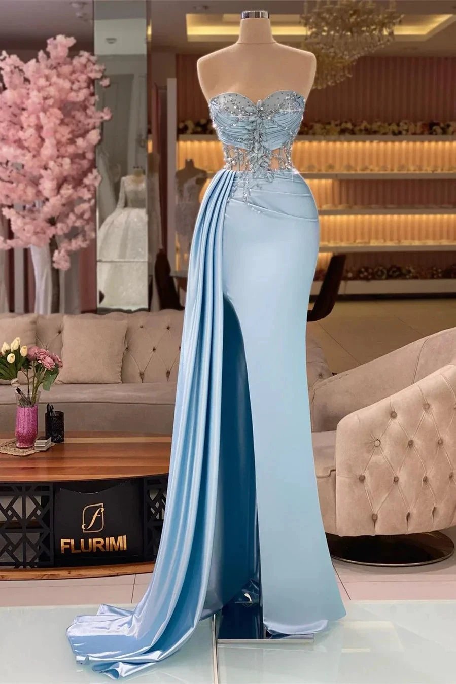 Vestido Comprido Azul de Sereia Sem Mangas com Bordados e Fenda para Baile de Finalistas