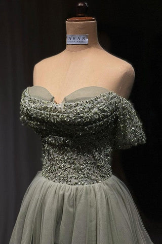 Wunderschönes langes grünes A-Linien-Ballkleid mit schulterfreiem Pailletten- und Perlenbesatz