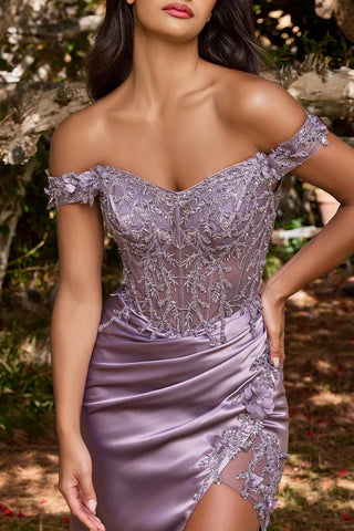 Wunderschönes langes lila schulterfreies ärmelloses Ballkleid mit Schlitz