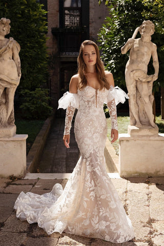 Beautiful Long Strapless Tulle Mermaid Wedding Dresses With Embroidery