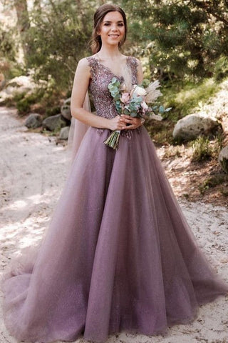 Wunderschönes langes A-Linien-Ballkleid aus Tüll mit V-Ausschnitt