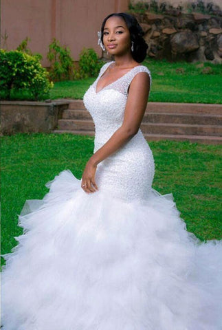 Wunderschönes Meerjungfrau-Brautkleid mit V-Ausschnitt, ärmellos, mit Perlen verziert