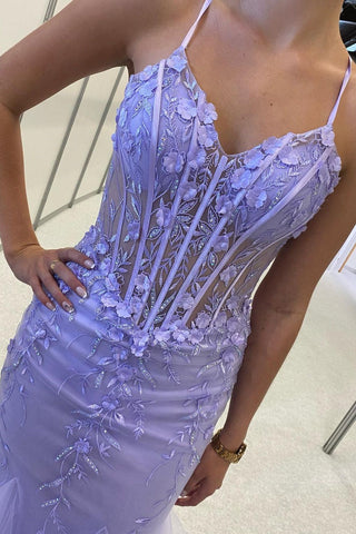 Wunderschönes lila Spaghettiträger-Ballkleid aus Spitze mit Schlitz