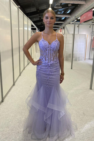 Wunderschönes lila Spaghettiträger-Ballkleid aus Spitze mit Schlitz