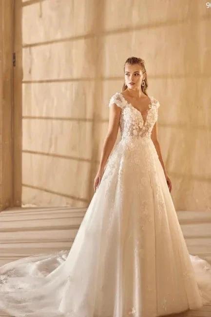 Beautiful V-neck Long A-line Lace Tulle Sleeveless Wedding Dresses by misshow.com