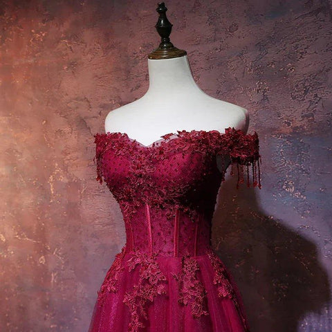 Hermoso vestido de fiesta largo de tul rojo vino con escote en forma de corazón y corte A