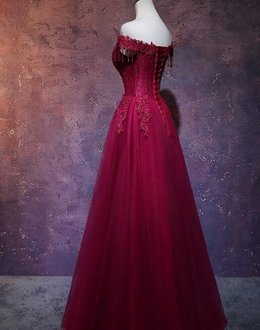 Hermoso vestido de fiesta largo de tul rojo vino con escote en forma de corazón y corte A