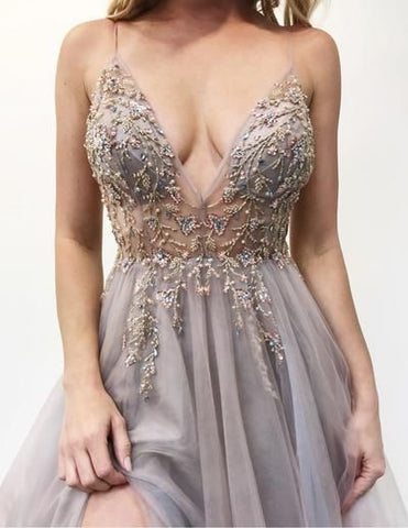 Bestes langes ärmelloses A-Linien-Ballkleid aus Tüll mit V-Ausschnitt und Schlitz