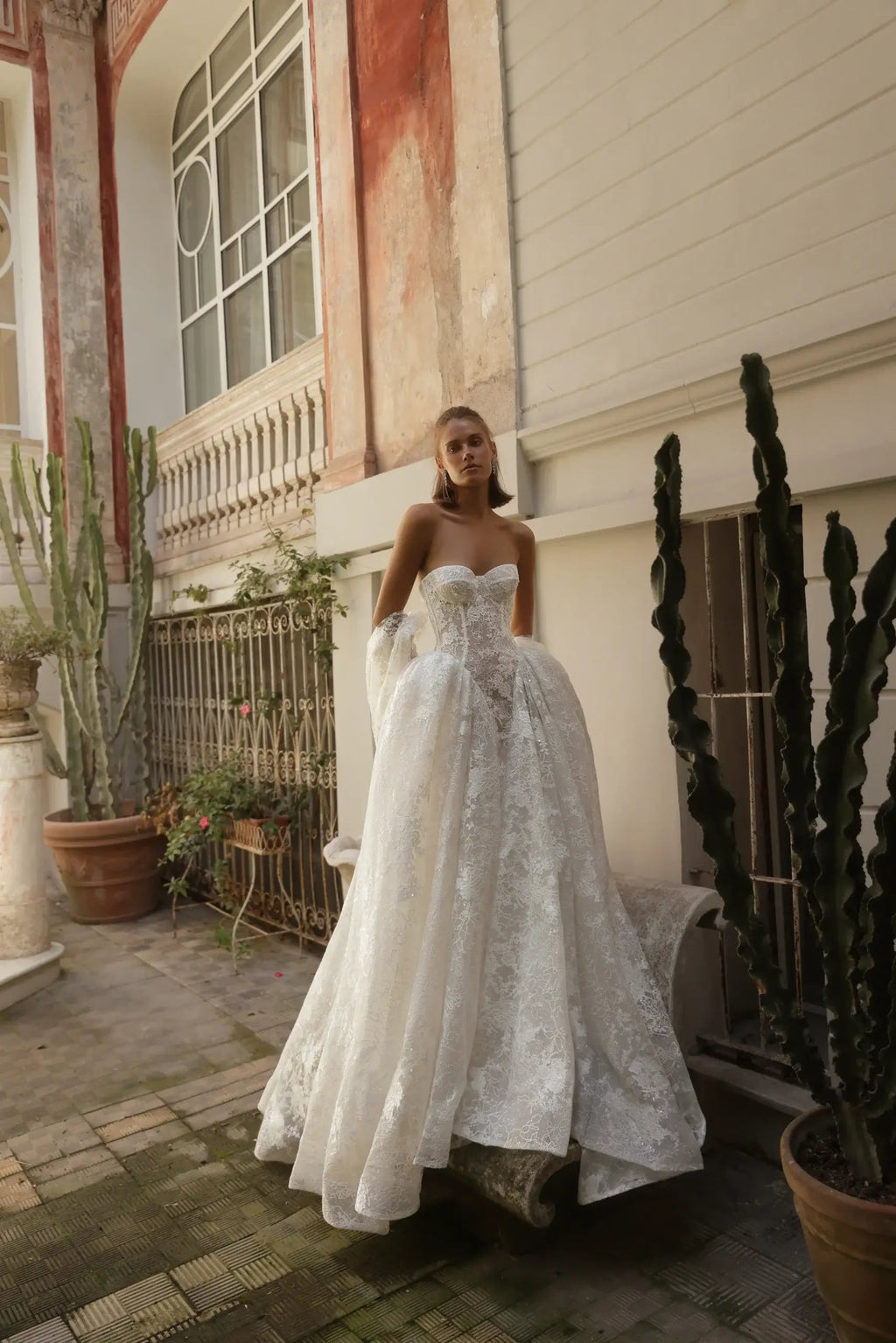 Glamorous Ivory Lace Sweetheart Nec Ball Gown Wedding Dress with Veil SW184