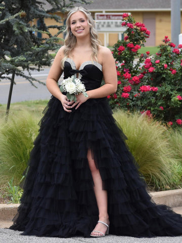 Peggy | Vestido de fiesta largo negro sin tirantes, con lazo y volantes, con abertura
