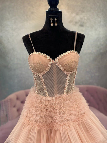 Averi | Zartrosa Tüll-Ballkleid mit Rüschenlagen und Schnürung am Rücken in A-Linie