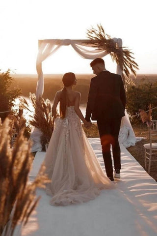 Boho Champagne A-Line Lace Sleeveless Tulle Wedding Dresses With Slit