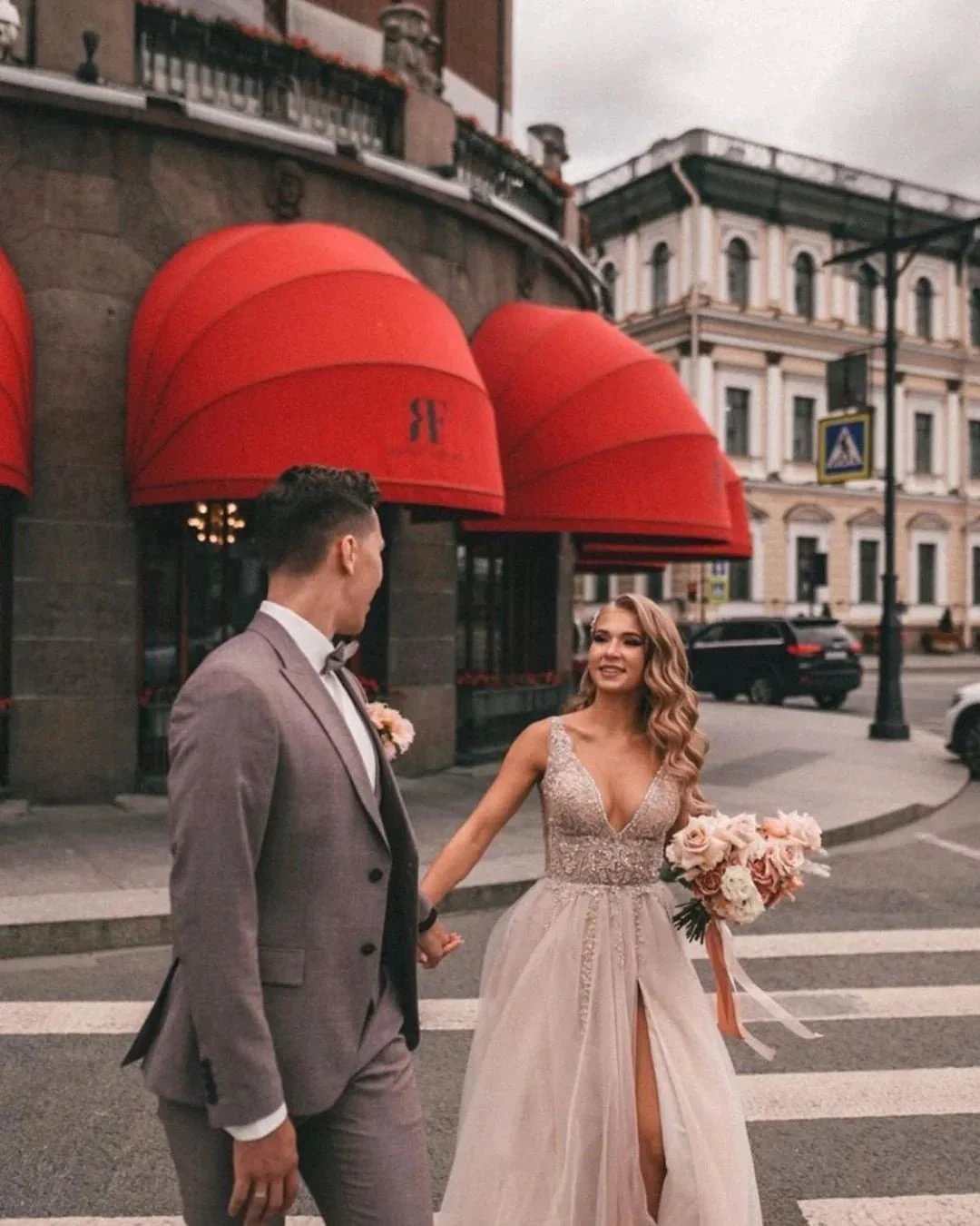 Boho Long A-line V-neck Tulle Appliques Lace Wedding Dress with Slit by BIZTUNNEL