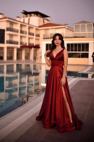 Vestido de fiesta largo burdeos de corte A con escote en V, espalda descubierta y abertura