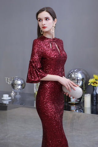Burgunderrotes, kurzärmliges, langes Ballkleid mit Pailletten