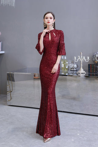 Burgunderrotes, kurzärmliges, langes Ballkleid mit Pailletten