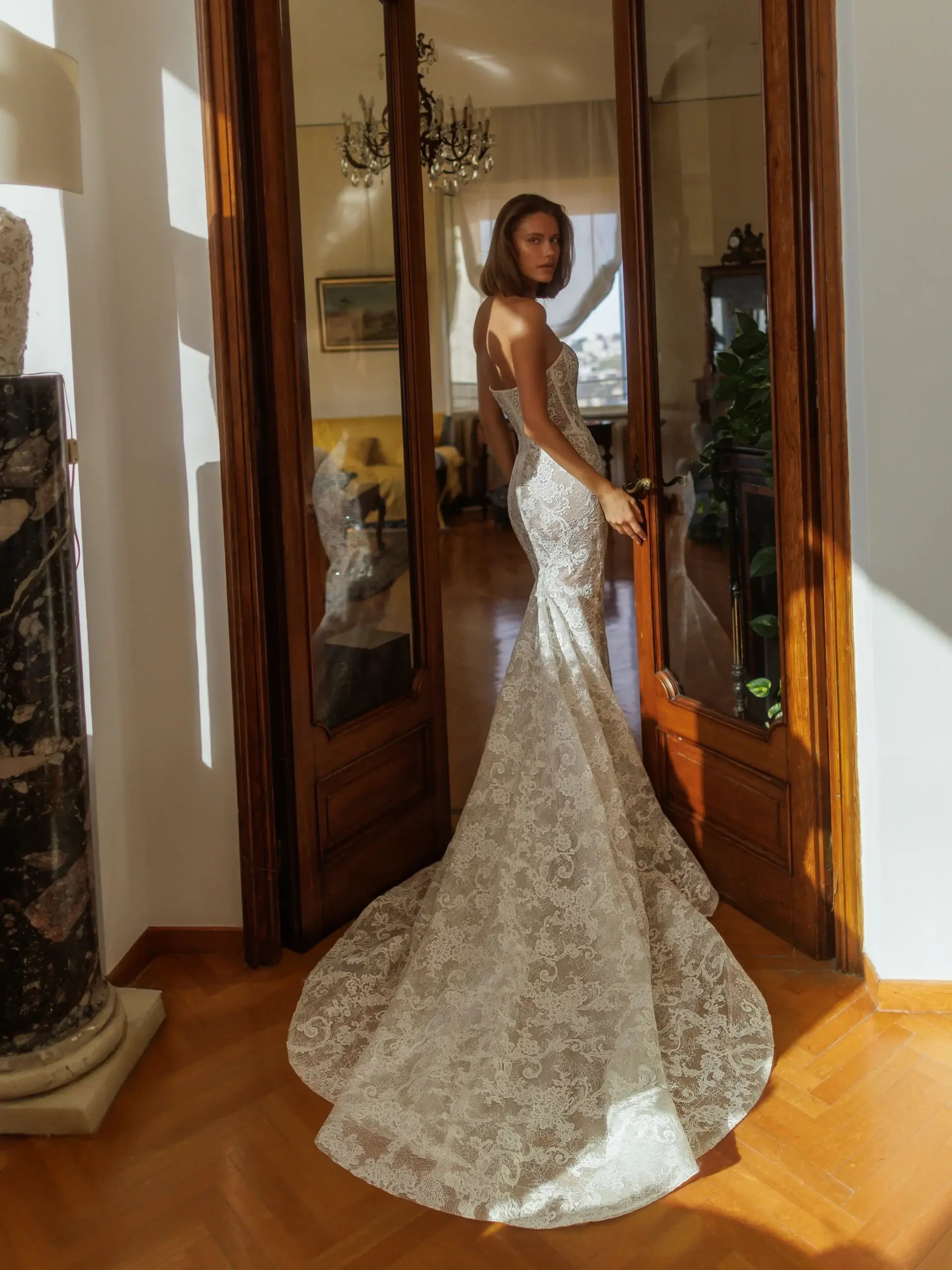 Vintage Ivory Lace Strapless Mermaid Wedding Dress SW189