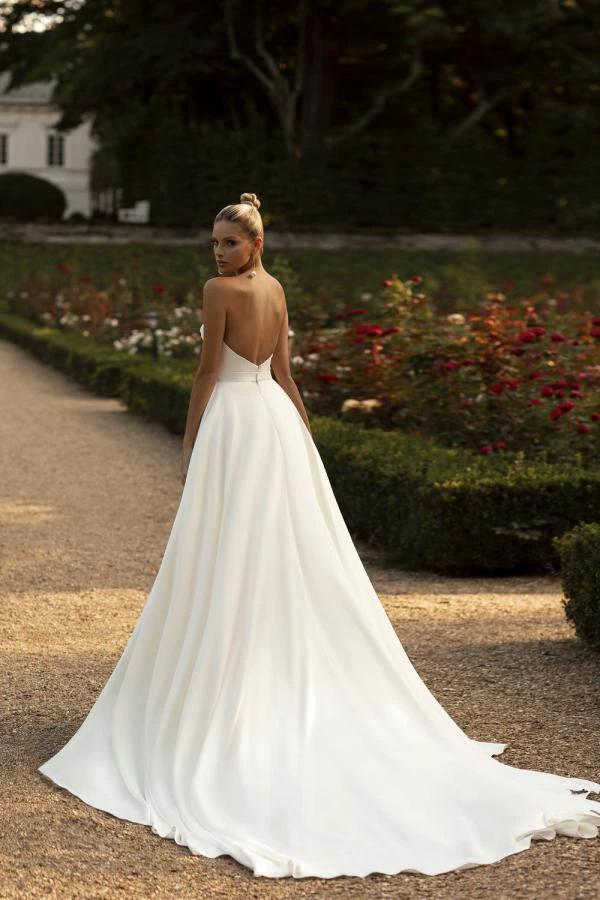Charming Ivory Long Mermaid Sweetheart Satin Wedding Dresses with Slit by BIZTUNNEL