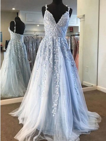 Charmantes langes A-Linien-Ballkleid aus Tüll mit V-Ausschnitt, Spaghettiträgern und offenem Rücken