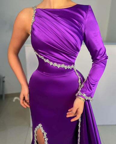 Charmantes langes lila Satin-Meerjungfrau-Ballkleid mit Strass