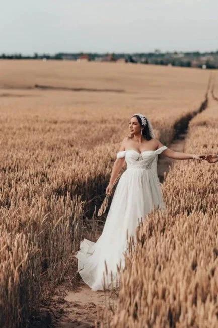 Charming Long White A-line Tulle Sleeveless Wedding Dress with Lace by misshow.com