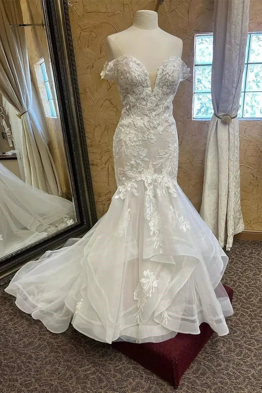 Charming Mermaid Lace V-Neck Sleeveless White Wedding Dresses With Appliques by misshow.com