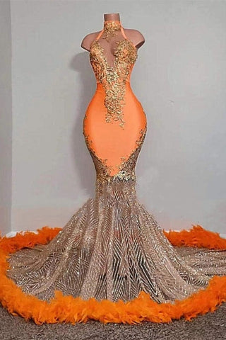 Elegante vestido de fiesta largo color naranja con cuello halter, sin mangas, largo hasta el suelo, con sirena y cuentas