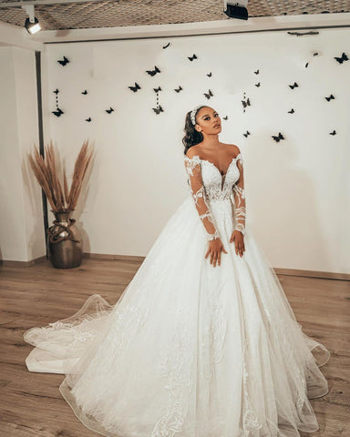 Classy Long A-Line Sweetheart Appliques Lace Tulle Wedding Dress with Sleeves