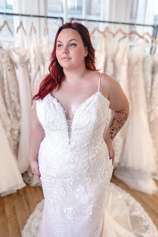 Classy Long Mermaid Appliques Lace Spaghetti Straps Backless Wedding Dress