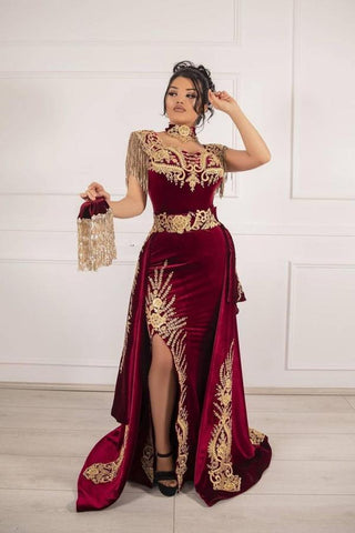 Edles langes Meerjungfrau-Ballkleid aus Spitzensamt mit Schlitz und Applikationen